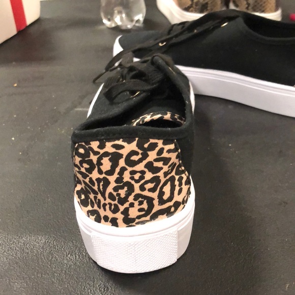 Black sneakers with leopard print detail - Picture 3 of 4
